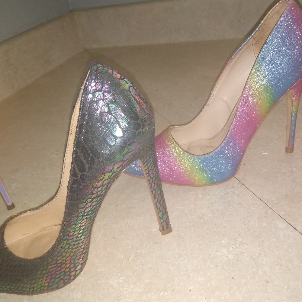 HEELS - Picture 2 of 4